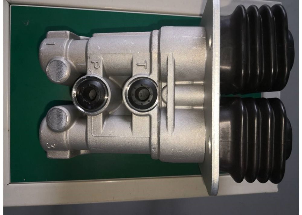  Excavator Hydraulic Parts Foot Control Valve Foot Brake Valve